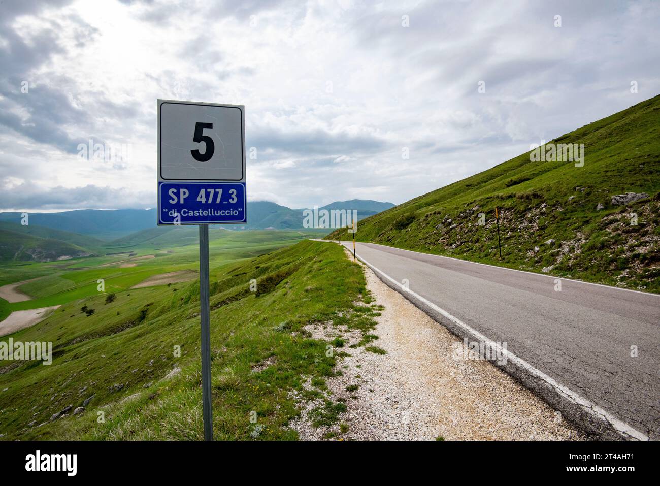 SP 477 Road in Piano Grande Plain - Italien Stockfoto