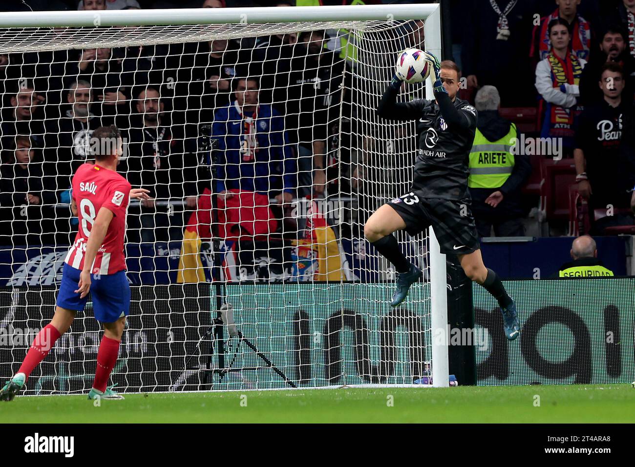 Madrid, Spanien. Oktober 2023. Madrid Spanien; 29.10.2023.- Torhüter Oblak Atletico de Madrid. Atletico de Madrid schlägt Alaves mit 2:1. Das Spiel findet im Civitas Metropolitan Stadium in Madrid am 11. Spieltag des spanischen Fußballs statt. Atletico de Madrid erzielte Tore von: Rodrigo Riquelme 26  Alvaro Morata 25 1  Tor von Alaves: Ander Guevara 90 6  Credit: Juan Carlos Rojas/dpa/Alamy Live News Stockfoto