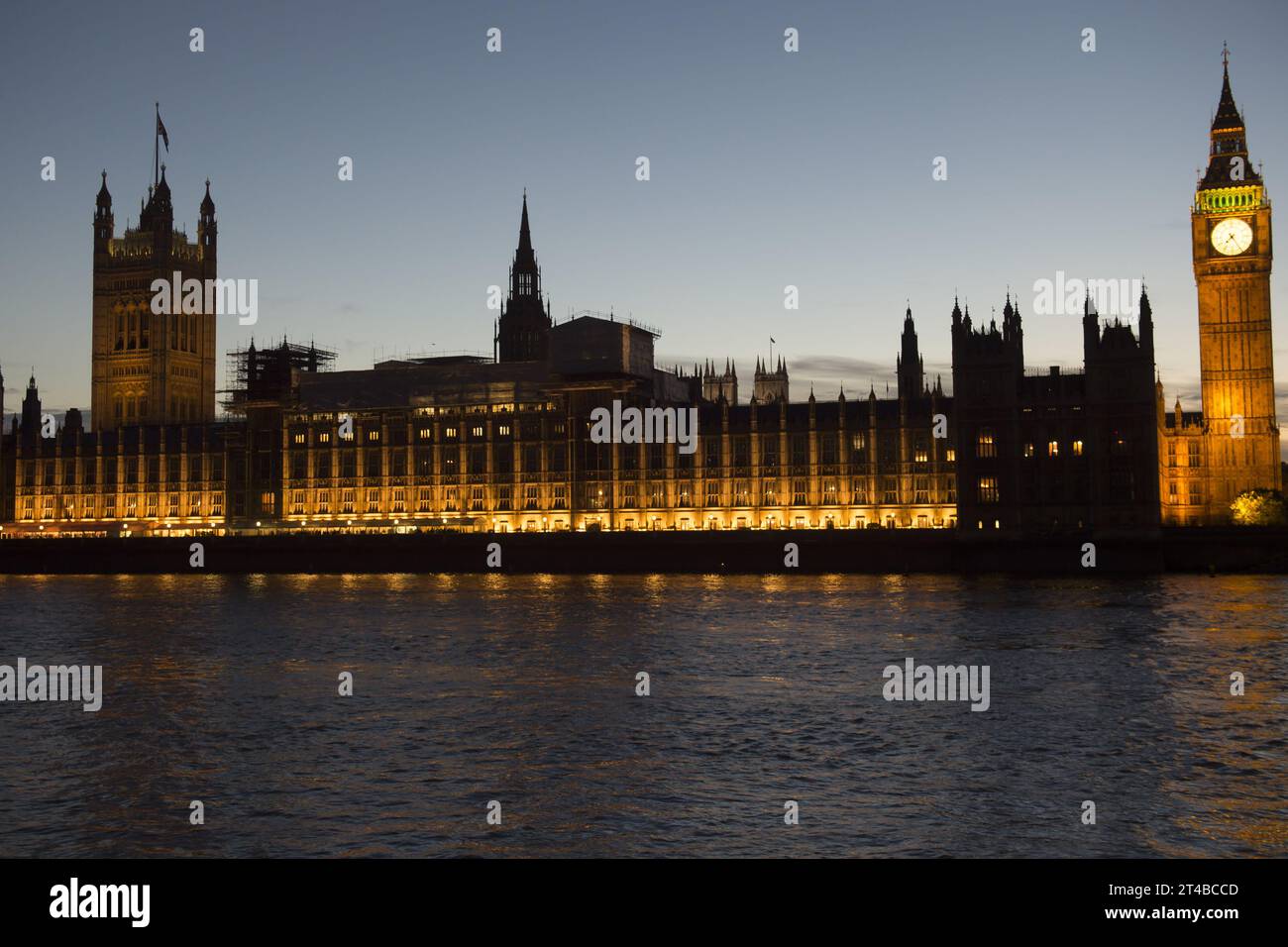 Aktenfoto vom 26/09/16 mit einer allgemeinen Ansicht der Houses of Parliament, Westminster, London. Die Regierung sagte, sie habe nach einem kritischen Bericht der Abgeordneten das "Ausmaß und Ausmaß" ihrer nachrichtendienstlichen Arbeit an der Wagner-Gruppe überprüft. Stockfoto