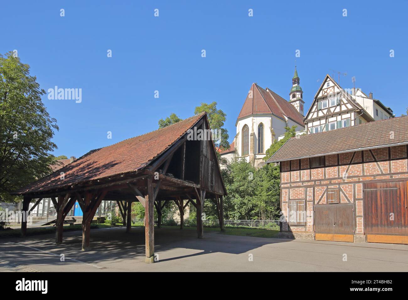 Historische Scheune, alte Mühle mit Holzbau, Schuppen, leer, Balken, offen, St. Nikolaikirche, Waiblingen, Baden-Württemberg, Deutschland Stockfoto