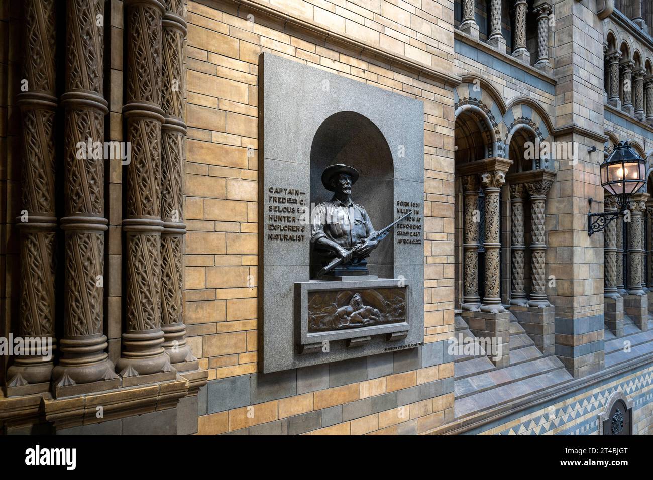 Skulptur, Frederick Courteney Selous, britischer Entdecker, Offizier und Jäger, Eingangshalle Natural History Museum oder Natural History Museum Stockfoto