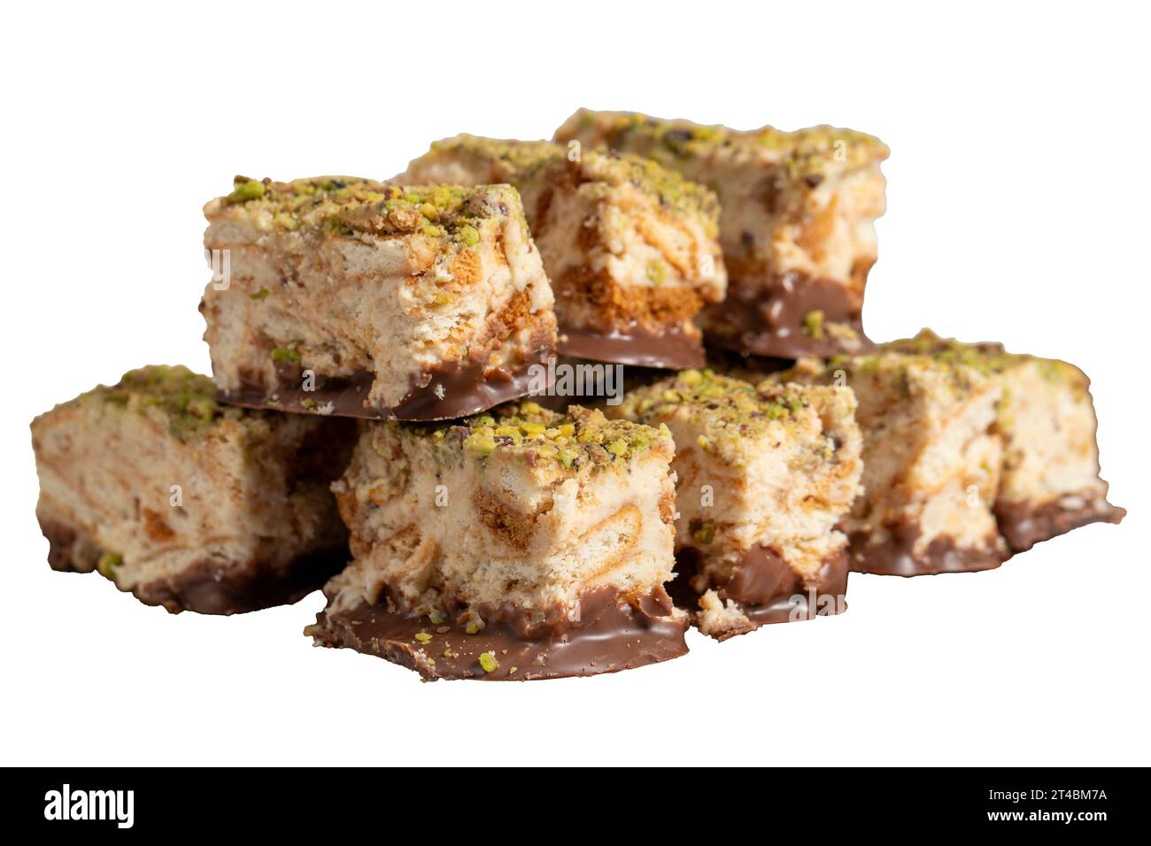 Pistazien und Schokoladenchips. Frische Pistazienkekse isoliert auf weißem Hintergrund. Nahaufnahme Stockfoto