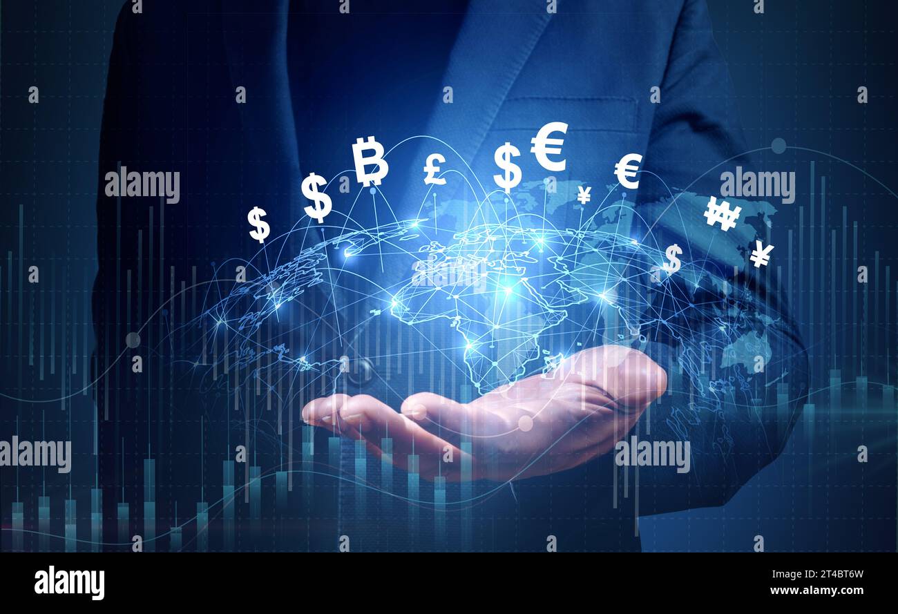 Finanztechnologie, globales Geschäft und globales Währungsumtauschkonzept, Geld, Finanzen, Geschäftsmann mit virtueller Weltkarte und Verbindungslinie Stockfoto