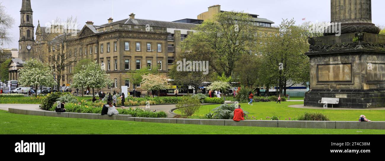 Frühlingsblick über die Gärten am St Andrew Square, Edinburgh, Schottland, Großbritannien Stockfoto