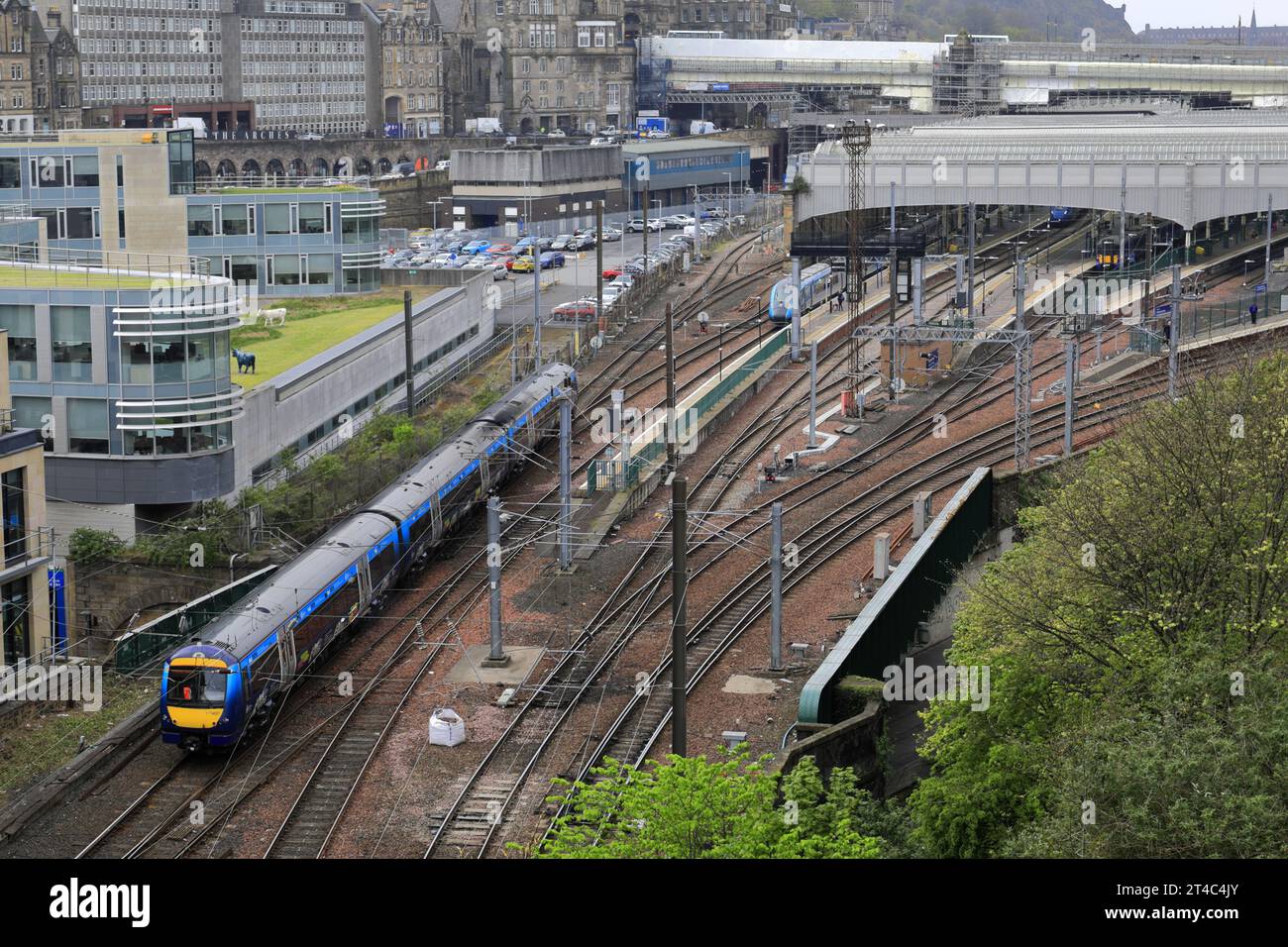 ScotRail 170407 am Bahnhof Edinburgh Waverley; Edinburgh City, Schottland, Großbritannien Stockfoto