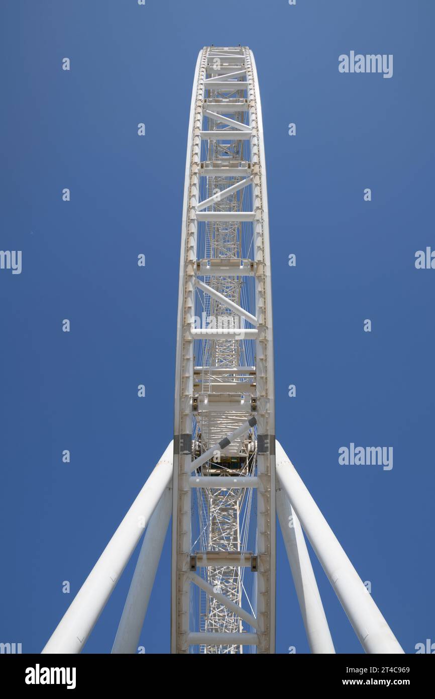 VAE, Dubai, 8. Dezember 2018. AIN DUBAI, auch bekannt als Dubai Eye, Riesenrad mit 250 Metern Höhe, im Bau, vertikale Ansicht Stockfoto