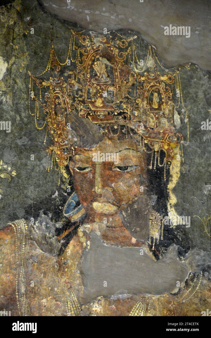 Höhle Nr. 1. Vajrapani-Porträt, das die glorreiche Verarbeitung der Juwelenkrone zeigt. Ajanta Caves, Aurangabad, Maharashtra, Indien Stockfoto