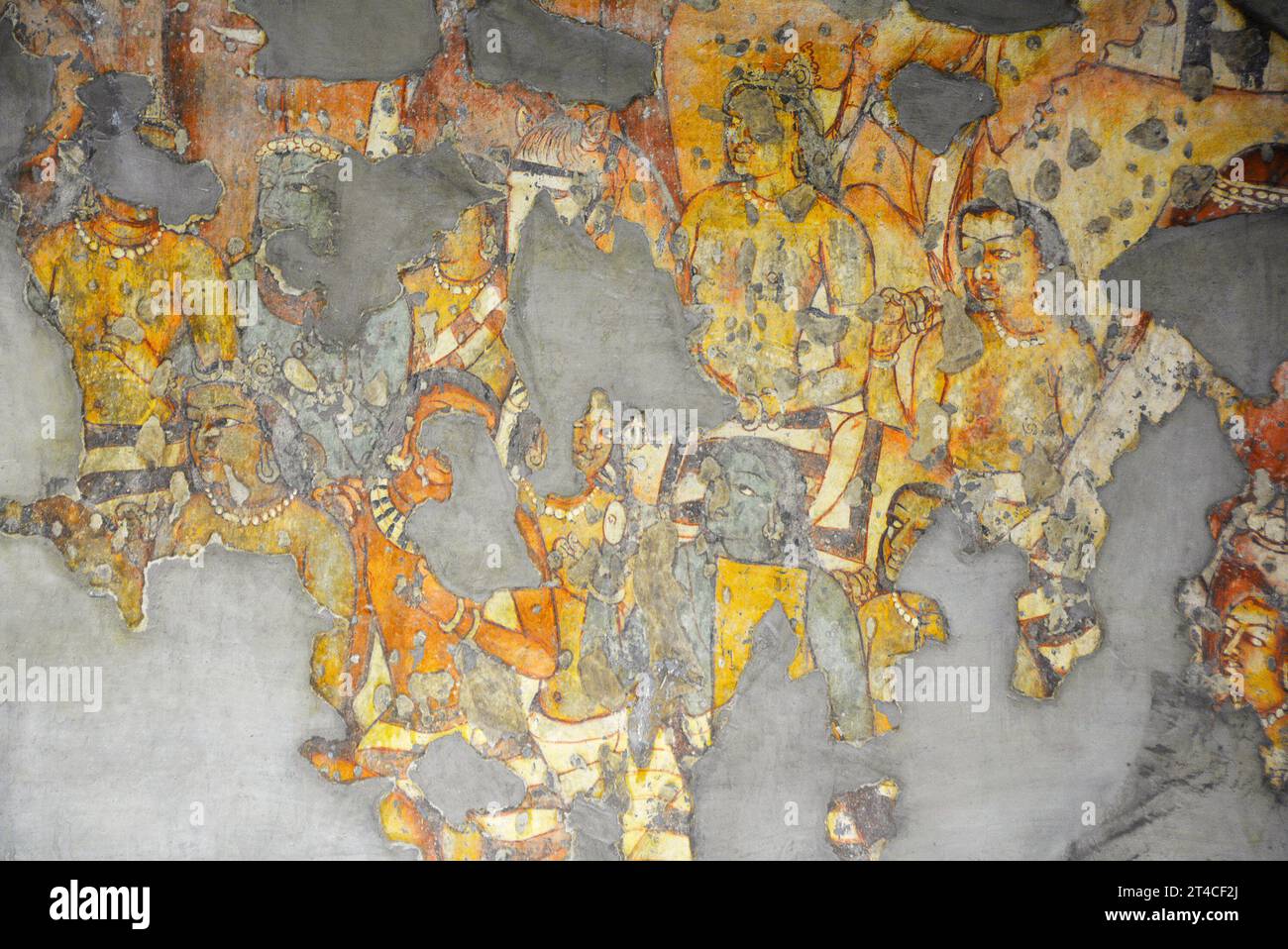 Höhle Nr. 1. Beschädigte und nicht identifizierte Szene, präsentiert sie einen anderen Malstil und die hier dargestellten Personen. Ajanta-Höhlen, Aurangabad, Maharas Stockfoto