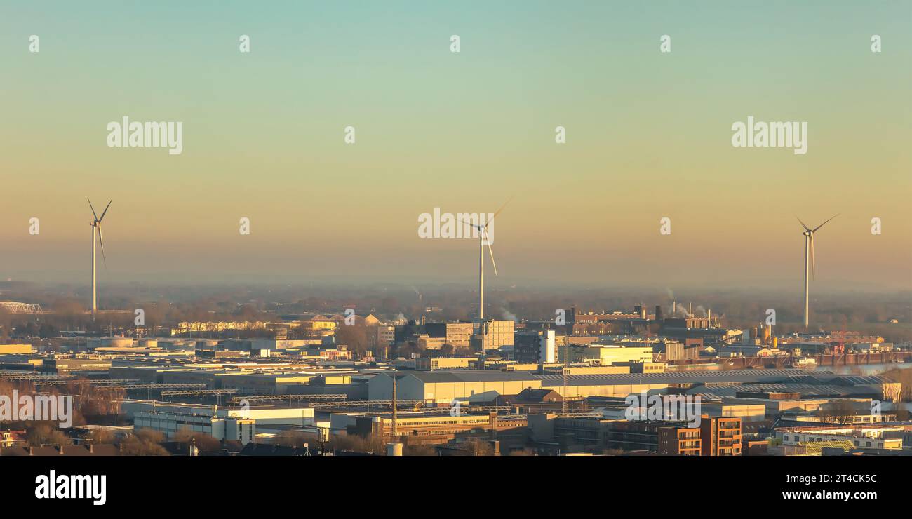 Blick auf das niederländische Industriegebiet Kleefse Waard in Arnhem, Niederlande Stockfoto