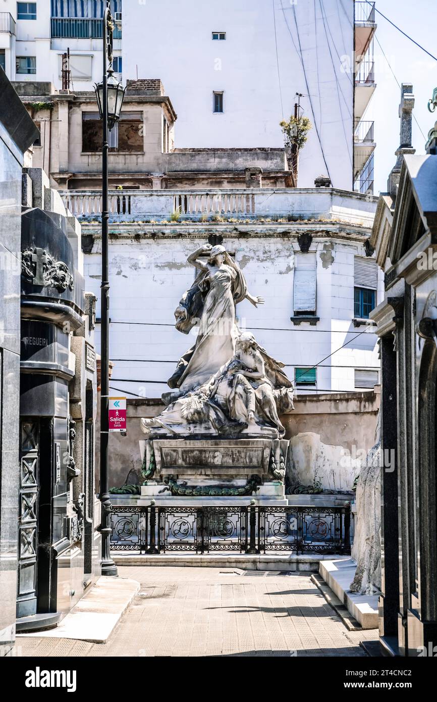 Buenos Aires, Argentinien - 30. Oktober 2023: Recoleta Cemetery Buenos Aires. Historischer Friedhof in Argentinien. Reisen, Sehenswürdigkeiten. Hochwertige Fotos Stockfoto