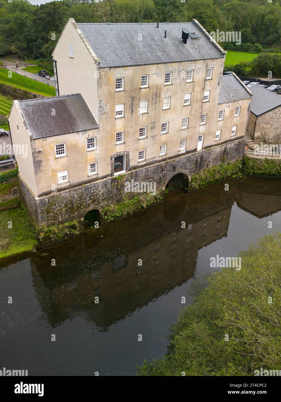 Aus der Vogelperspektive von Blackpool Mill am Cleddau River, in der Nähe von Robeston Wathen, Pembrokeshire, Wales, Großbritannien Stockfoto