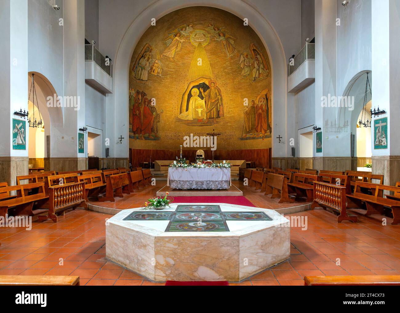 Das Innere der Geburtskirche unseres Herrn Jesus Christus, Rom, Italien Stockfoto