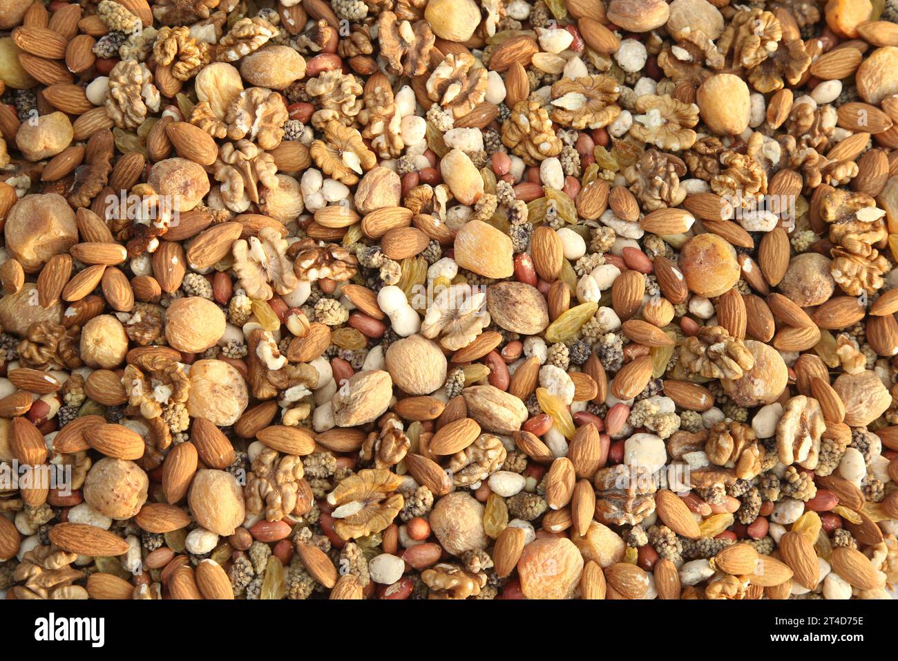 Genießen Sie die Süße und den Knuspergeschmack der Natur. 🥜🍇🌰' Stockfoto