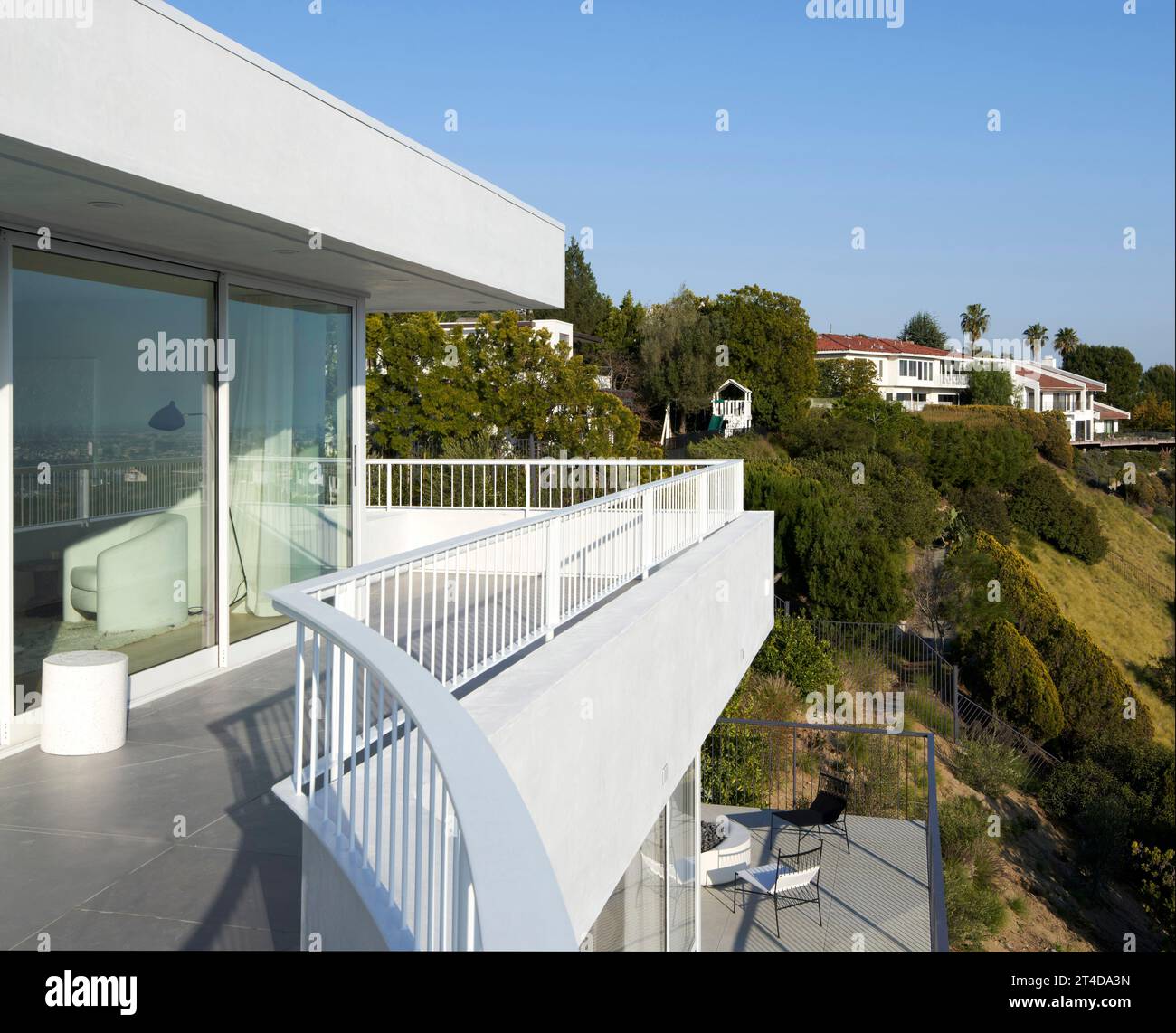 Blick vom Balkon. Oceanus House, Los Angeles, Usa. Architekt: Pierre De Angelis, 2023. Stockfoto