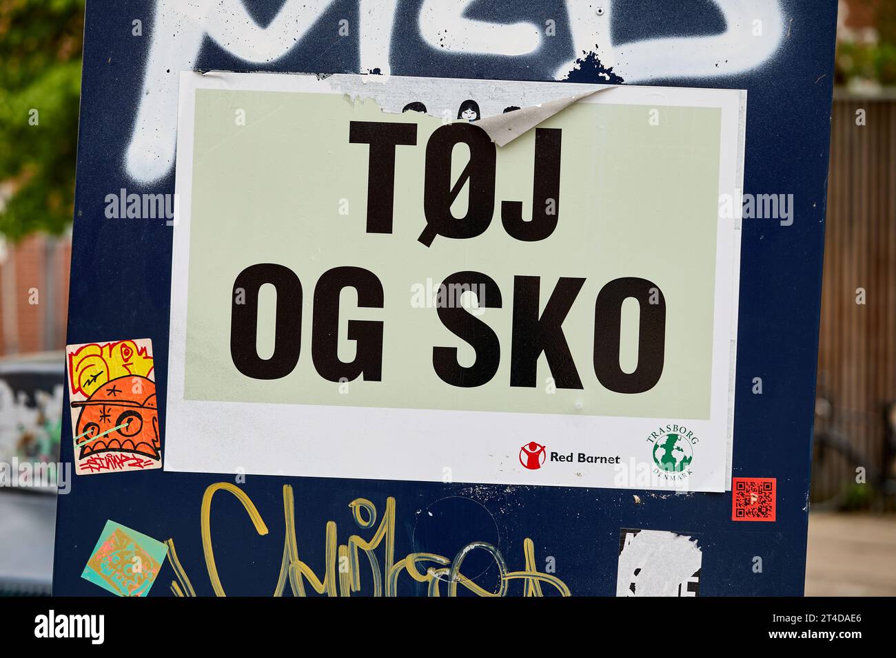 „Tøj og sko“ (Kleidung und Schuhe), Red Barnet (Save the Children), Kleiderschrank; Kopenhagen, Dänemark Stockfoto