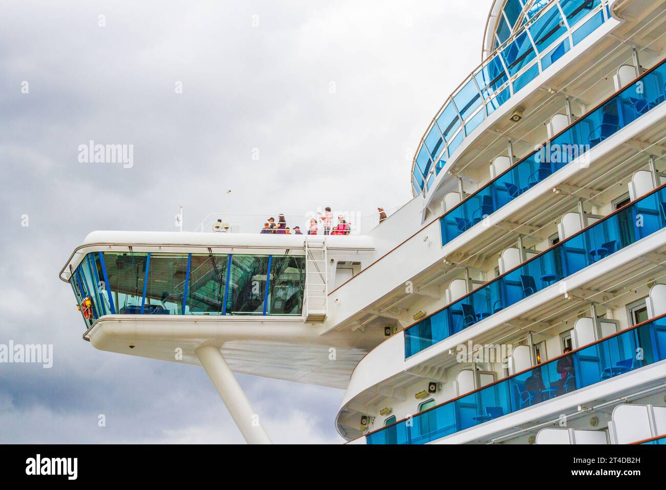 Princess Cruise Line Schiff 'Golden Princess' am Canada Place Kreuzfahrtterminal im Vancouver Harbor in der Innenstadt von Vancouver, British Columbia, Kanada. Stockfoto