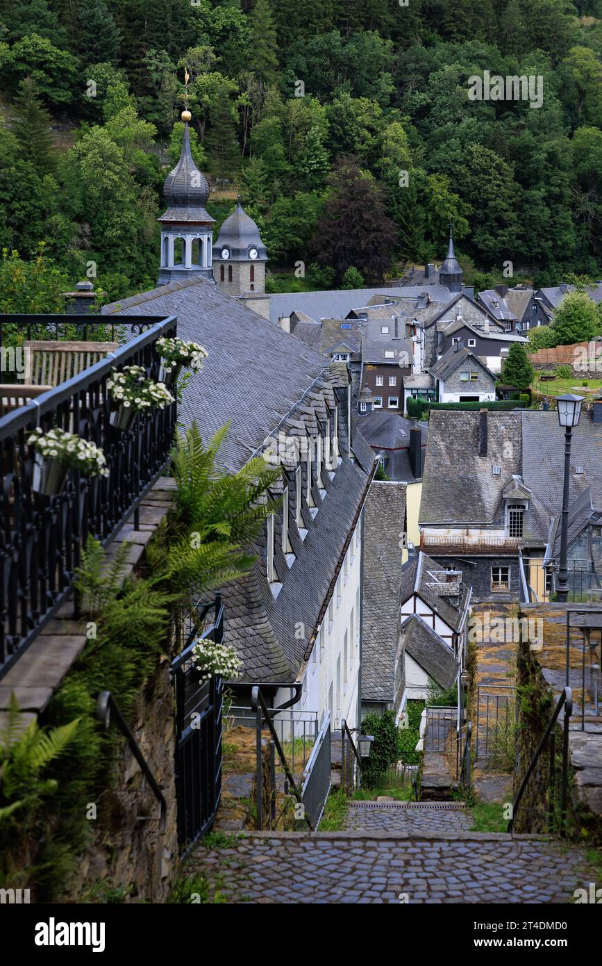 Monschau in der nördlichen Eifel in Deutschland, Europa, mit Halbholzhäusern. Perle der Eifel Stockfoto