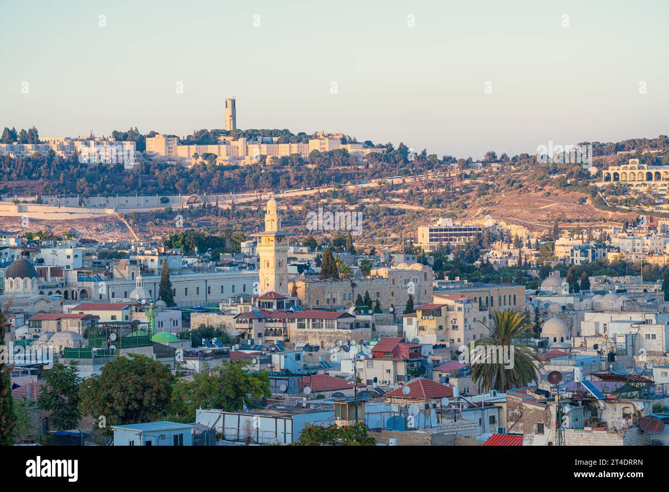 Jerusalem, Israel Panoramablick auf das muslimische Viertel in der Altstadt in der Abenddämmerung Stockfoto