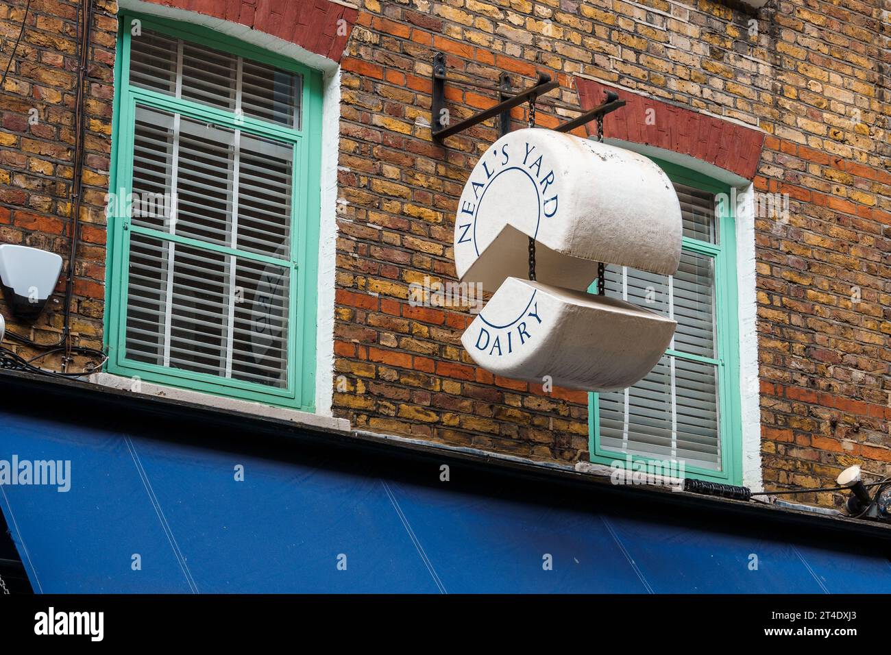 London, Großbritannien - 27. August 2023: Seven Dials Area in Covent Garden, West End of London. Neals Yard Molkerei Stockfoto