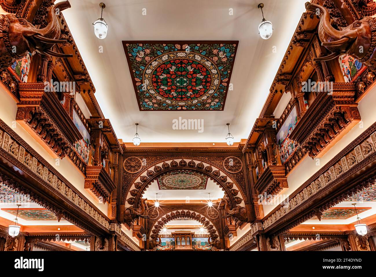 Hindu Temple Architecture - komplexe Holzarchitektur am größten hindu-Tempel außerhalb Asiens und in den Vereinigten Staaten von Amerika. Stockfoto