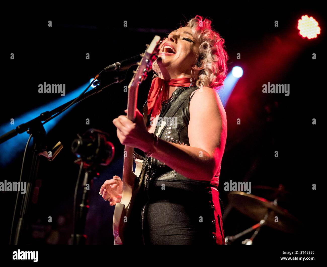 Samantha Fish an Gesang und Gitarre Stockfoto