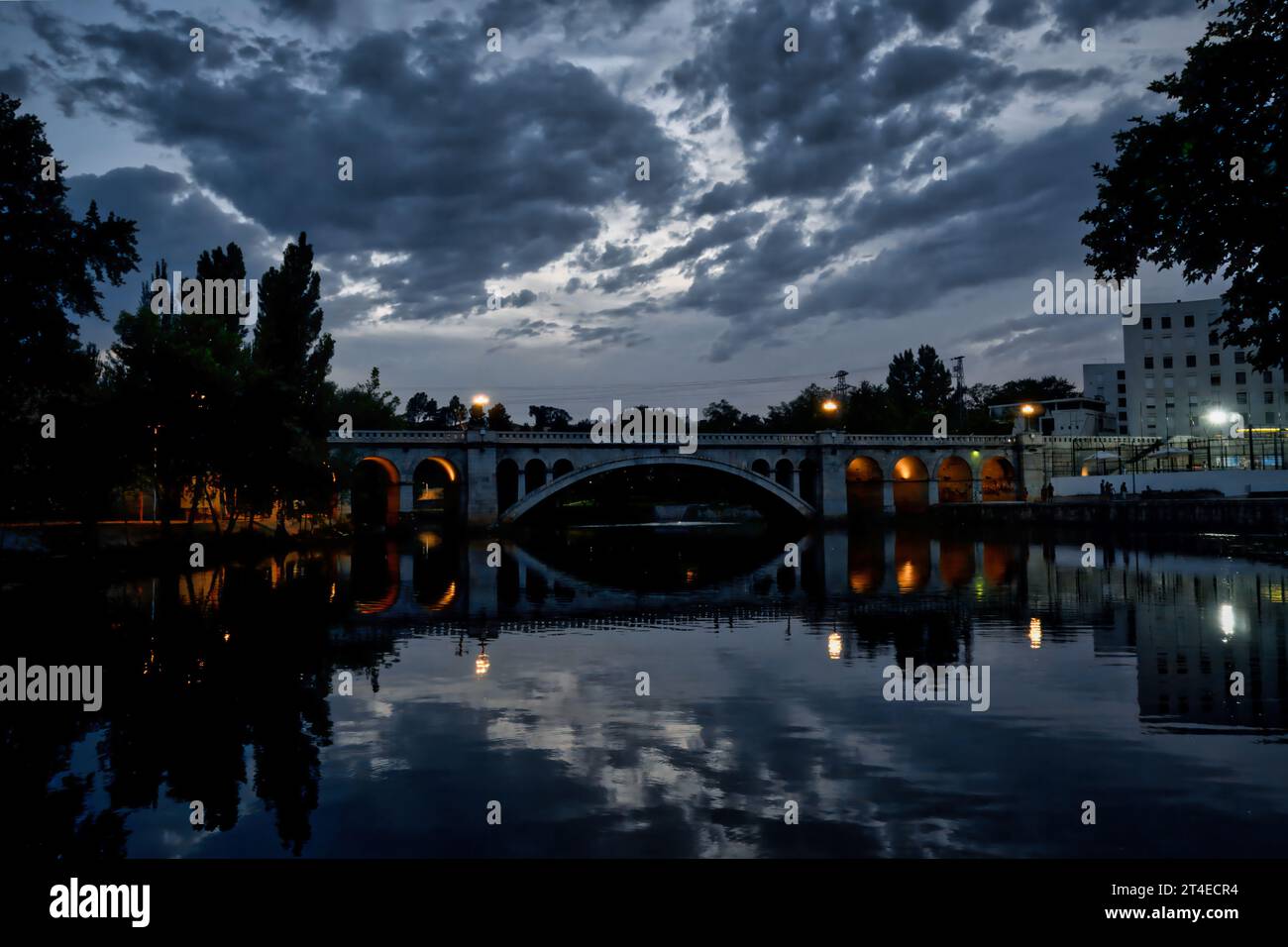 Cidade de Chaves ao entardecer Stockfoto