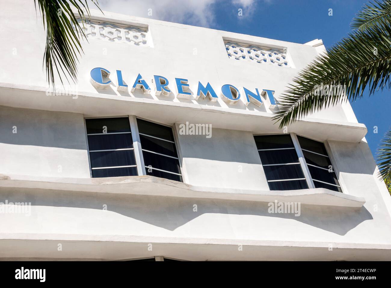 Miami Beach Florida, Außenfassade, Gebäude Vordereingang Hotel, Collins Avenue, The Claremont Hotel, Miami Beach Schild, Hotels Motels Unternehmen Stockfoto