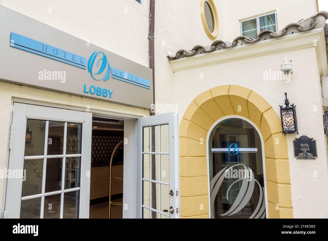 Miami Beach Florida, Außenfassade, Gebäude Vordereingang Hotel, Collins Avenue, Ocean Reef Suites Schild, Hotels Motels Unternehmen Stockfoto