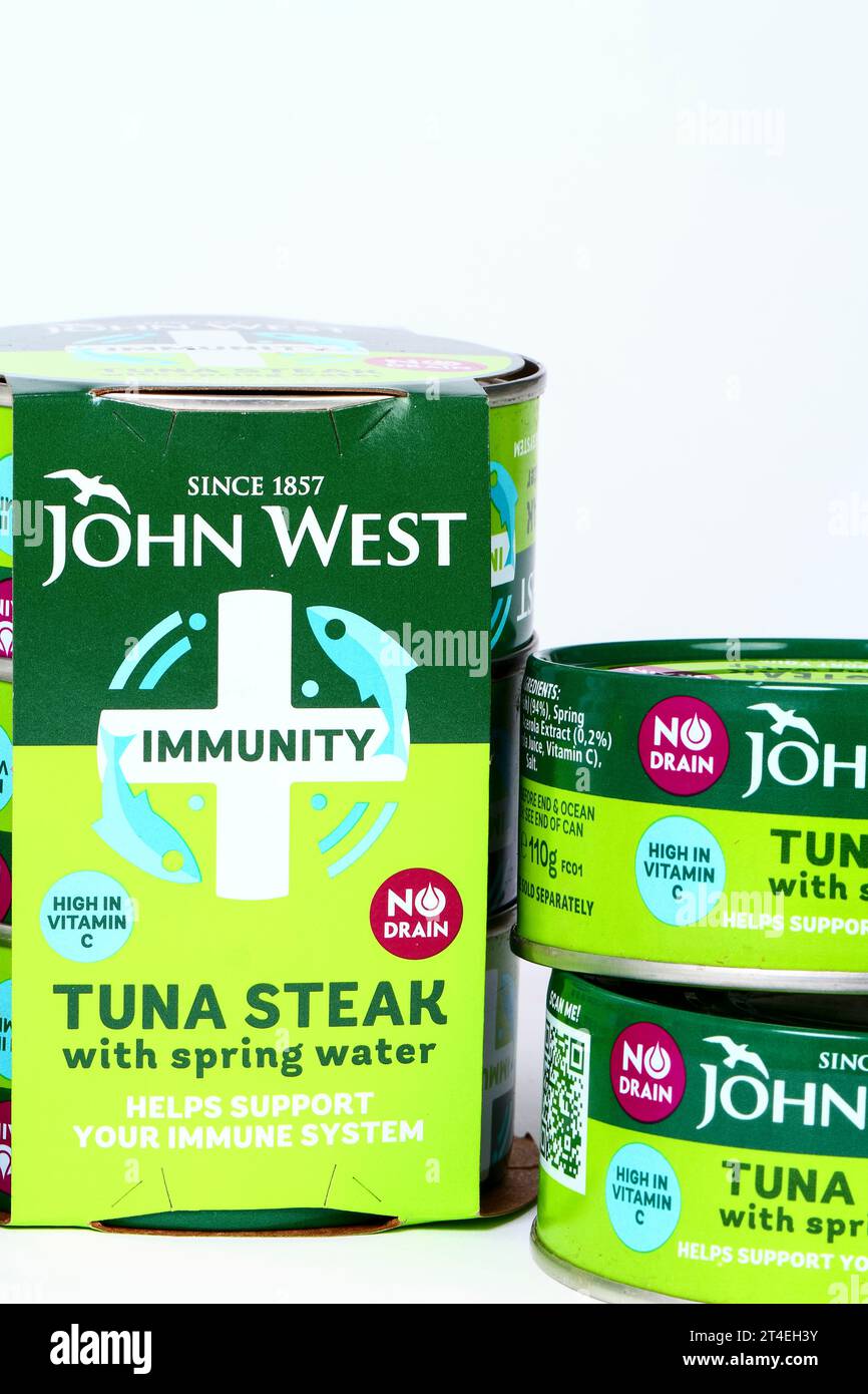 Dosen von John West Tuna Steak im Quellwasser Stockfoto