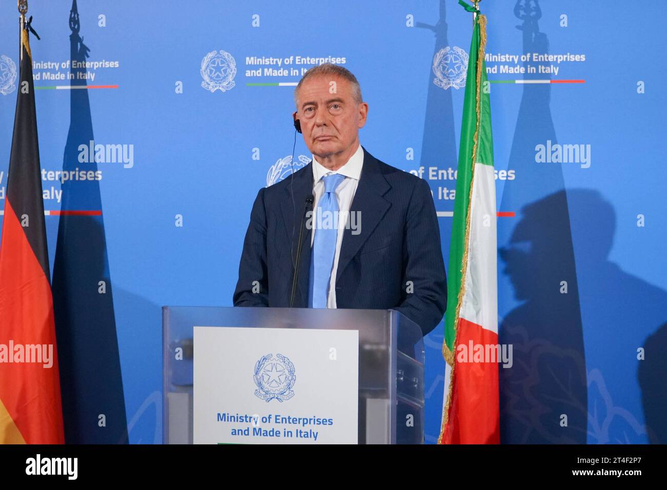 Nachrichten - Minister Adolfo Urso traf heute in Rom mit dem deutschen Minister Robert Habeck und dem französischen Minister Bruno Le Maire zusammen. Nachrichten in Rom, Italien, Oktober 30 2023 Rom Ministerium für Unternehmen und Made in Italy Italien Copyright: xAlessandraxCarlix/xLiveMediax LPN_1110441 Credit: Imago/Alamy Live News Stockfoto