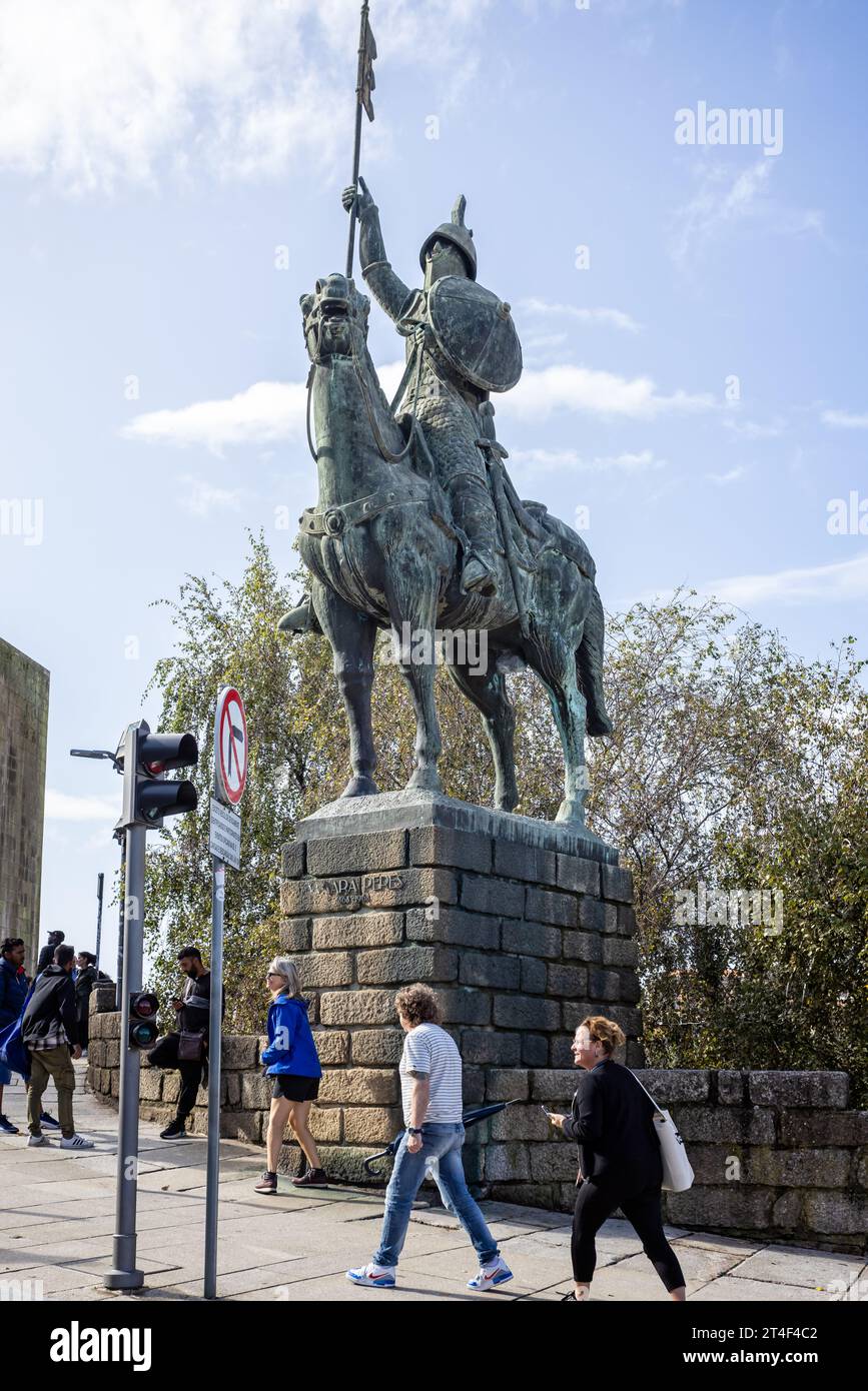 Statue von Vimara Peres zu Pferd, erster Graf von Portugal in Porto, Portugal am 19. Oktober 2023 Stockfoto