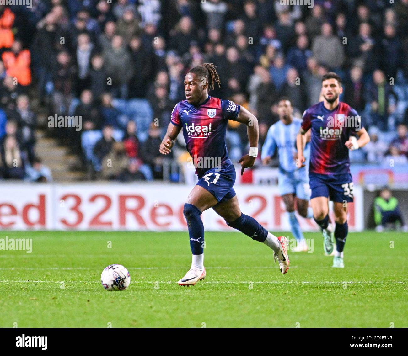 Coventry, Großbritannien. Coventry, Großbritannien. 30. Oktober 2023; Coventry Building Society Arena, Coventry, England; EFL Championship, Coventry City gegen West Bromwich Albion; Brandon Thomas-Asante aus West Bromwich Albion on on the Ball Credit: Action Plus Sports Images/Alamy Live News Stockfoto