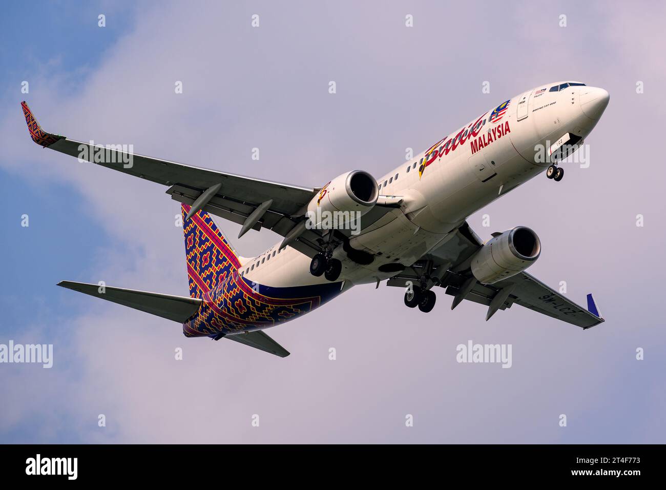 Batik Air Malaysia Boeing 737-800 an einem sonnigen Tag Landung am Flughafen Singapur Changi Stockfoto