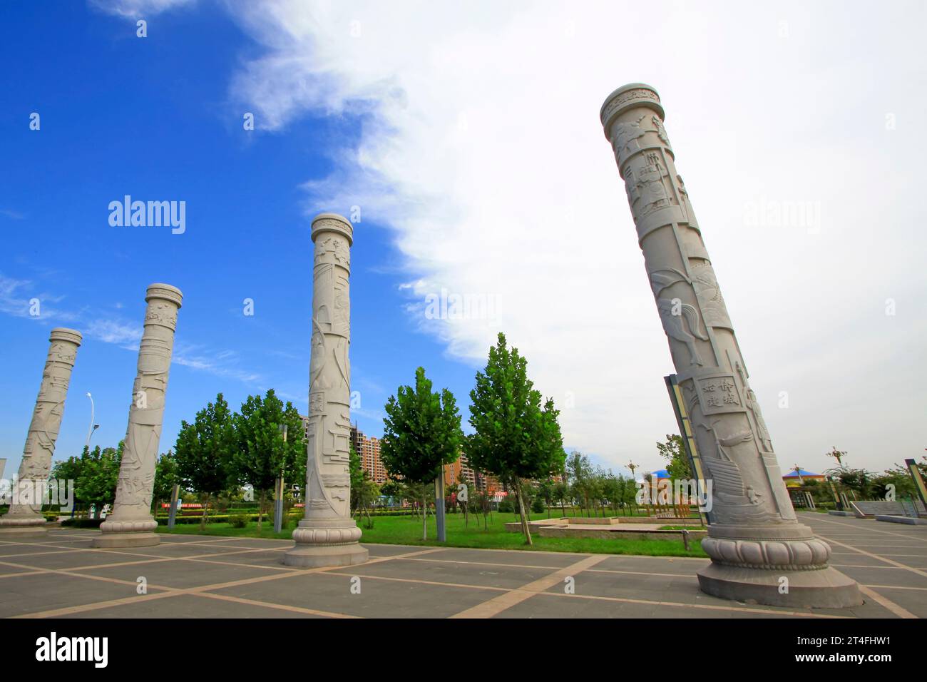 LUANNAN COUNTY – 15. SEPTEMBER: Chinesische Totempollandschaft in einem Park am 15. September 2014, Luannan County, Provinz Hebei, China Stockfoto