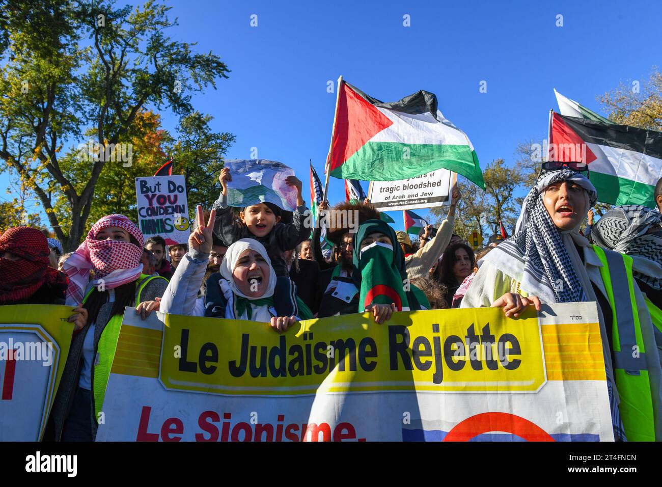 In Montreal, Kanada, vereinigten sich eine Vielzahl von Demonstranten in Solidarität mit den Palästinensern und forderten inbrünstig einen dringenden Waffenstillstand in Gaza am 28. Oktober 2023 Stockfoto