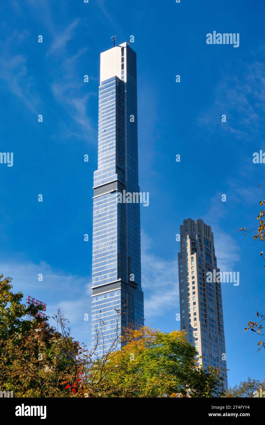 Milliardäre Reihen superhohe Eigentumswohnungen, wie vom Central Park aus gesehen, an einem klaren Herbstnachmittag, 2023, New York City, USA Stockfoto