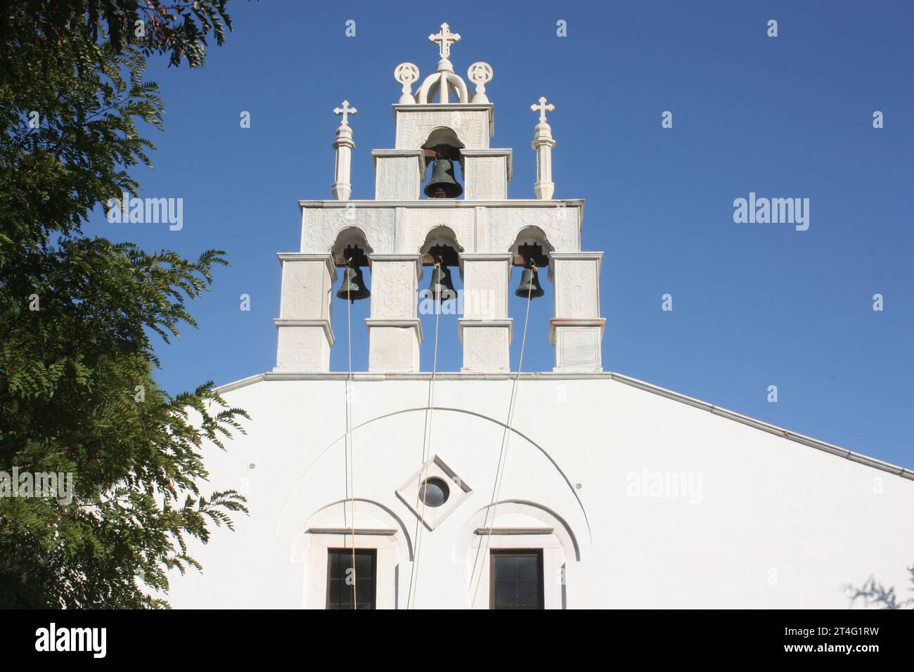 Kirche mit vielen Glocken in Apiranthos auf Naxos in Griechenland Stockfoto