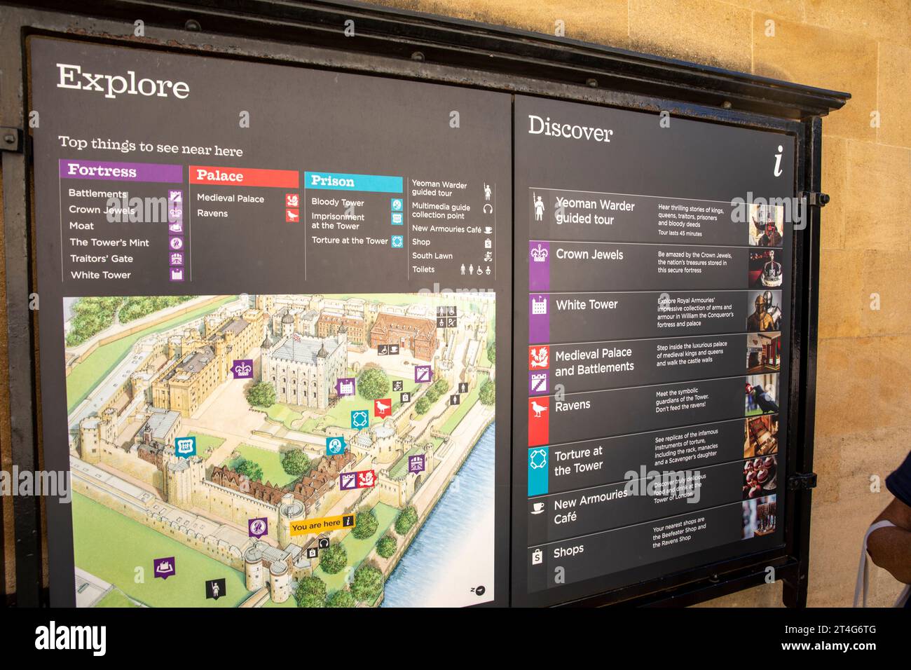 Tower of London Entdecken und entdecken Sie Karte und Informationsschild, London, England, UK, 2023 Stockfoto