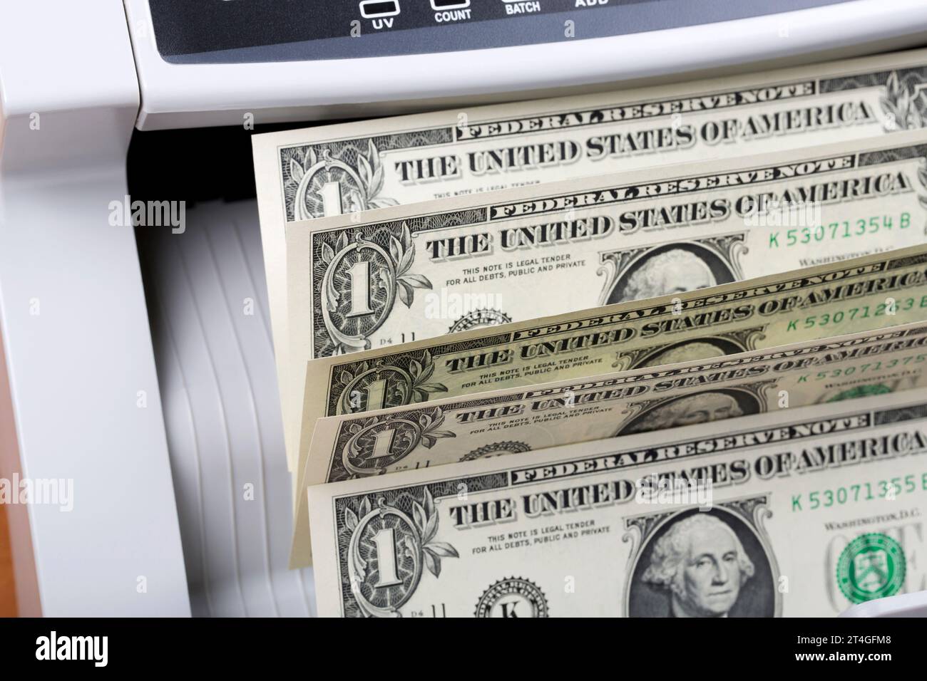 Amerikanisches Geld - Dollar in einer Zählmaschine Stockfoto