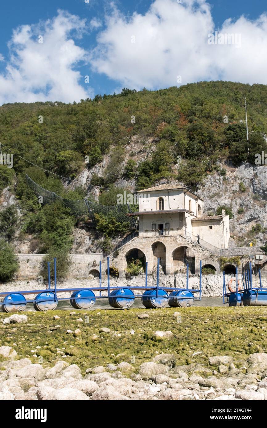 Wild, unberührt, von unermesslicher Schönheit, Lake Scanno Stockfoto