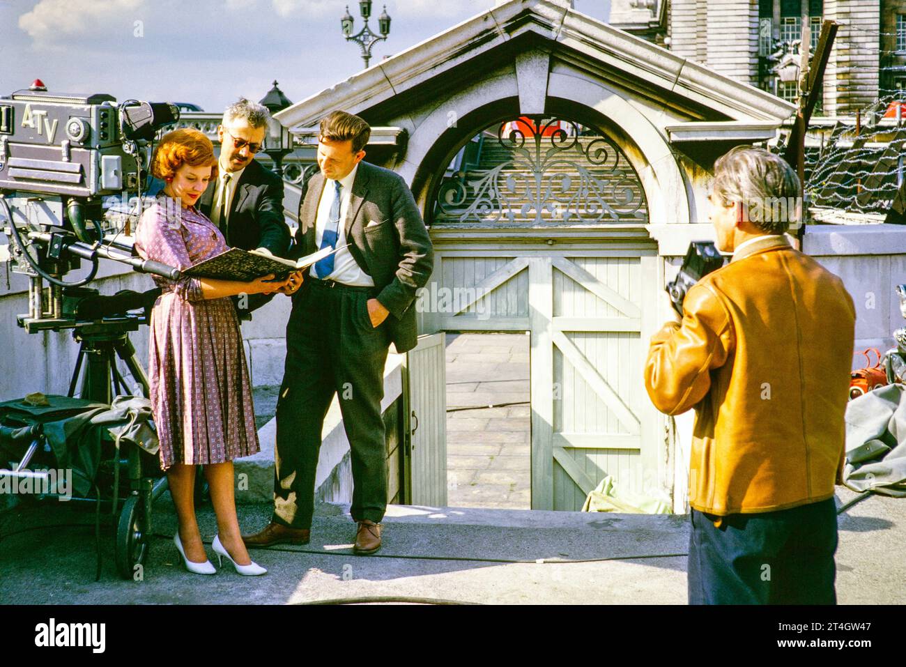 ATV außerhalb des Fernsehens, Telstar Satellite Start, Westminster Bridge, London, England, UK, Juli 1962. Jack Moody, Fotograf, PA, Regisseur Steve Wade, Floor Manager Jim Smith. Foto von Alan „Taffy“ Harries Stockfoto