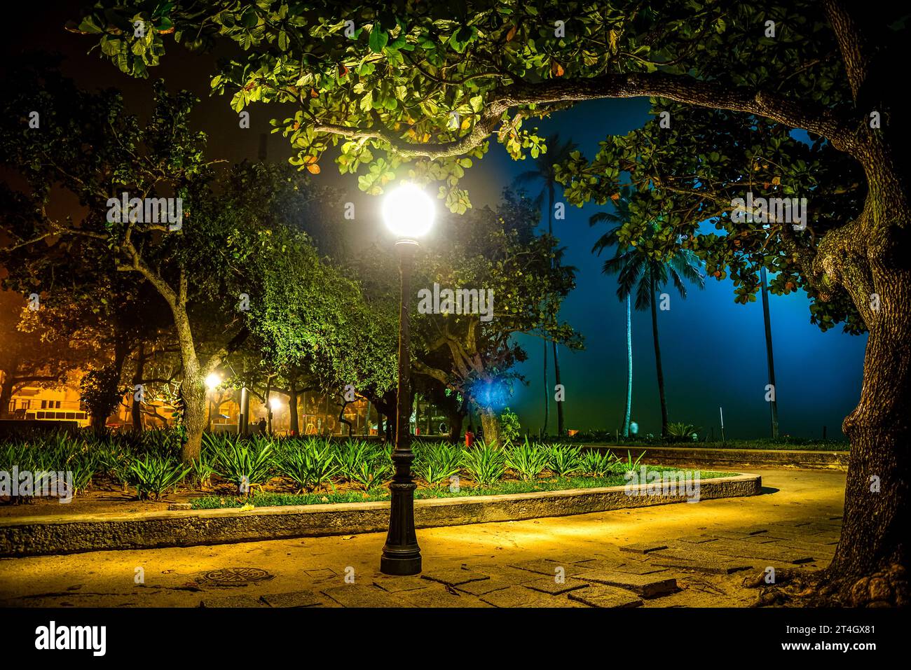 Ein Nebelabend in Praia Vermelha, Urca - Rio de Janeiro, Brasilien Stockfoto