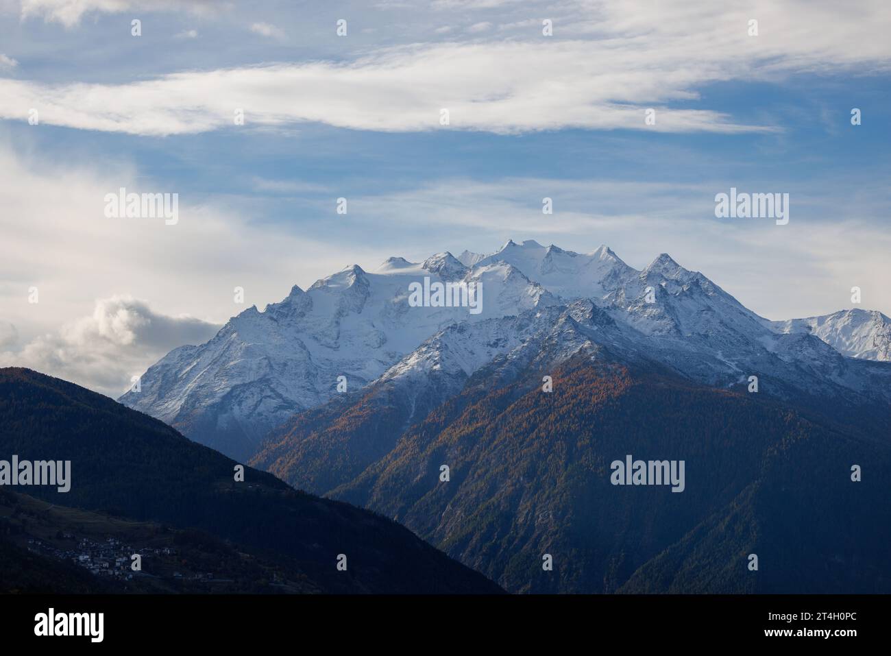 Mischabel Gruppe und Dom im Herbst Stockfoto