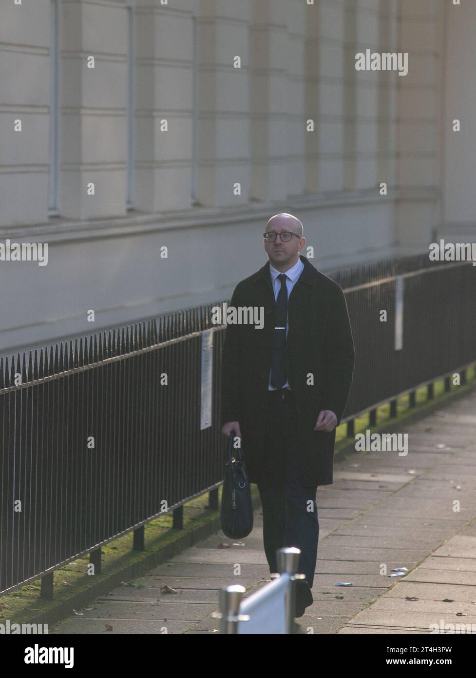 London, Großbritannien. 31. Oktober 2023. Lee Cain, ehemaliger Kommunikationsdirektor in der Downing Street, kommt bei der COVID-19-Untersuchung des Vereinigten Königreichs an. Es handelt sich um eine unabhängige öffentliche Untersuchung zur Reaktion des Vereinigten Königreichs auf die COVID-19-Pandemie und zu den Auswirkungen dieser COVID-19-Pandemie Credit: Richard Lincoln/Alamy Live News Stockfoto