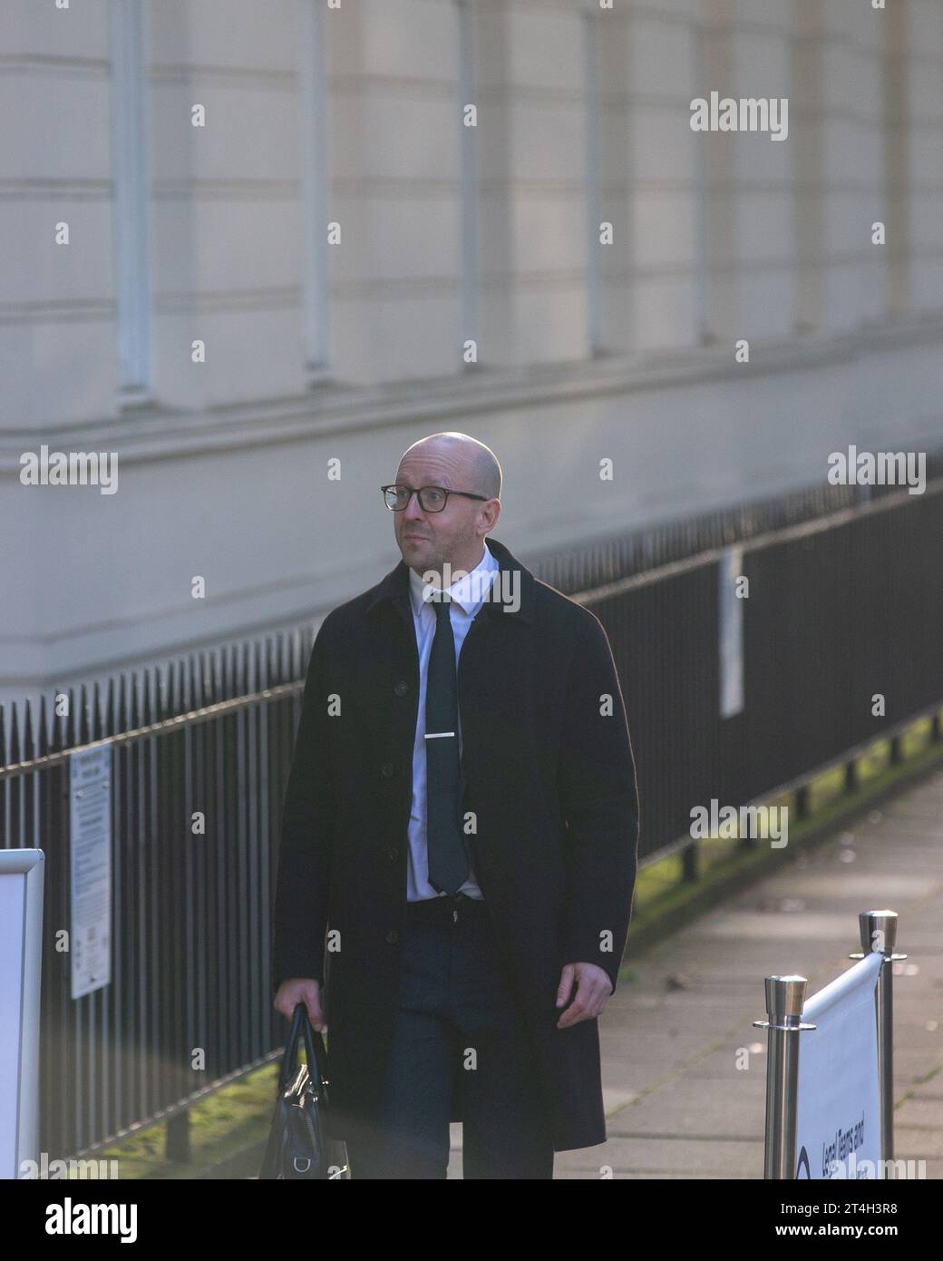 London, Großbritannien. 31. Oktober 2023. Lee Cain, ehemaliger Kommunikationsdirektor in der Downing Street, kommt bei der COVID-19-Untersuchung des Vereinigten Königreichs an. Es handelt sich um eine unabhängige öffentliche Untersuchung zur Reaktion des Vereinigten Königreichs auf die COVID-19-Pandemie und zu den Auswirkungen dieser COVID-19-Pandemie Credit: Richard Lincoln/Alamy Live News Stockfoto