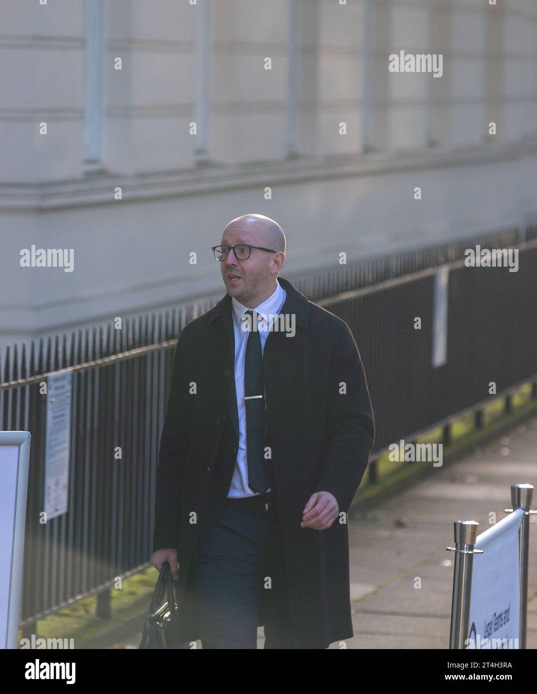 London, Großbritannien. 31. Oktober 2023. Lee Cain, ehemaliger Kommunikationsdirektor in der Downing Street, kommt bei der COVID-19-Untersuchung des Vereinigten Königreichs an. Es handelt sich um eine unabhängige öffentliche Untersuchung zur Reaktion des Vereinigten Königreichs auf die COVID-19-Pandemie und zu den Auswirkungen dieser COVID-19-Pandemie Credit: Richard Lincoln/Alamy Live News Stockfoto