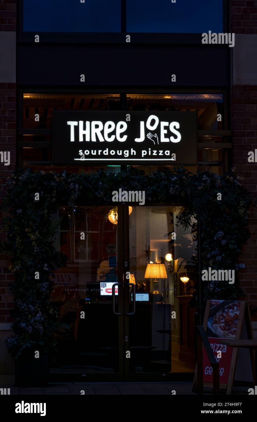Three Joes Sauerdough Pizzarestaurant at Night, Sincil Street, Lincoln City, Lincolnshire, England, UK Stockfoto