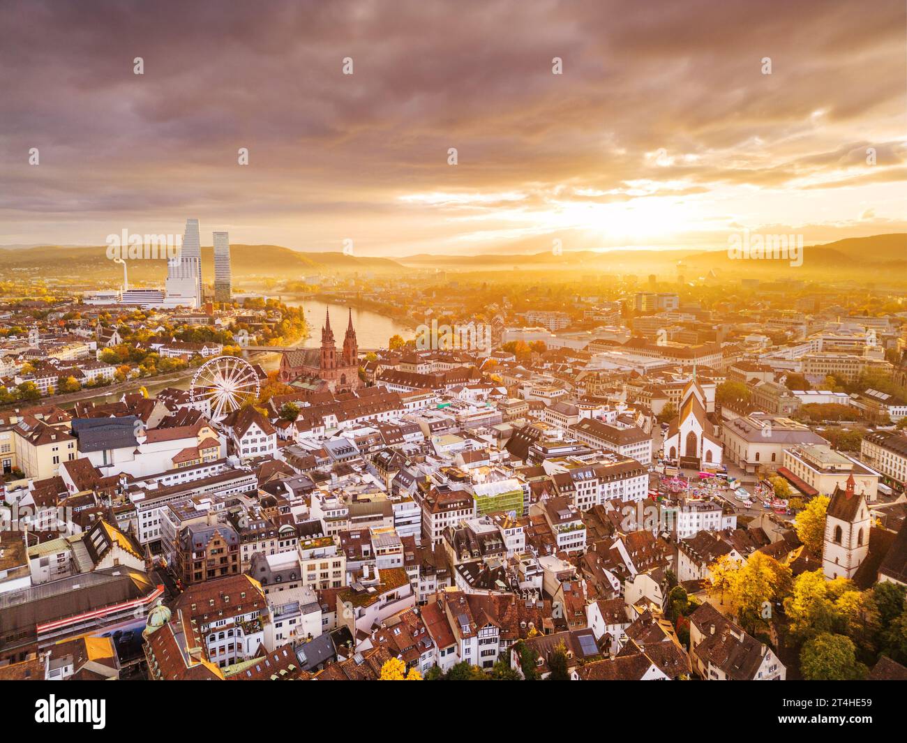 Basel, Schweiz Sonnenaufgang über dem Rhein. Stockfoto