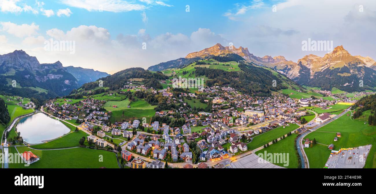 Engelberg, Schweiz Panorama in den alpen bei Dämmerung. Stockfoto