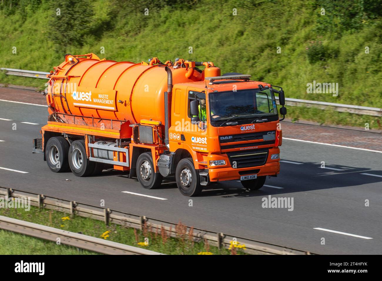 Quest Waste Management Ltd, Liquid Waste & Drainage Services Nationwide. Blockierte Abflüsse, CCTV-Untersuchungen, Kanalreinigung, Notabfluss Unblocking Drainage Service in Osset, Großbritannien Stockfoto